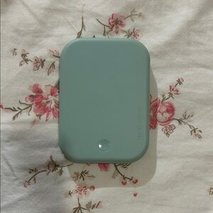 Velvet Caviar Mint Green MagSafe Charger